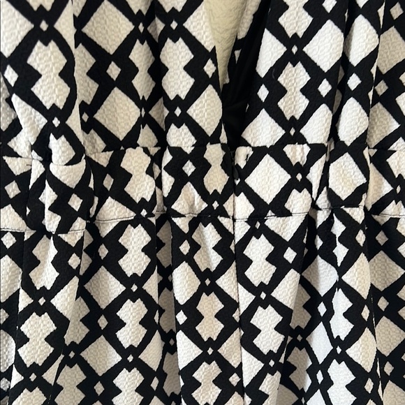 Black and White Geometric Dress - Picture 8 of 14